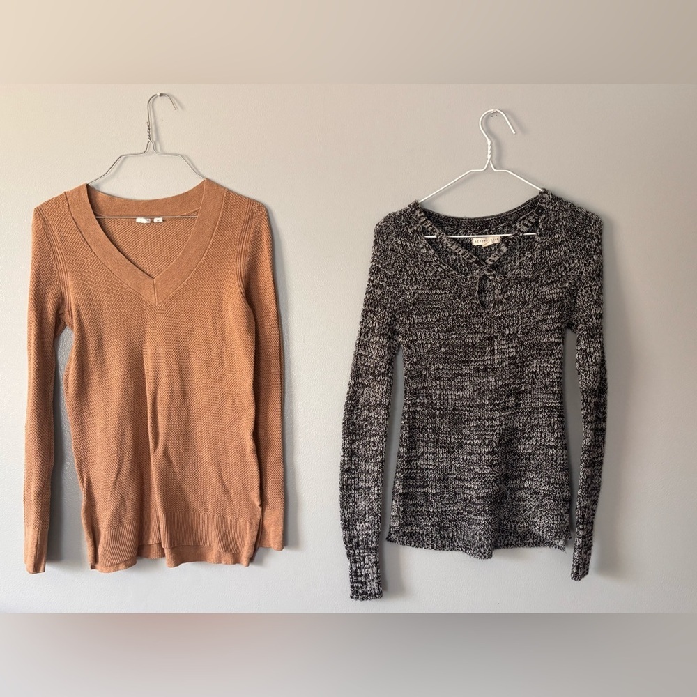 Lot Of 2 Sweaters. Aeropostale & Gap XS - Picture 1 of 9
